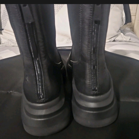 Naturalizer Black Stretch Ankle Boots Square Toe Comfort Size 7.5 - Picture 2 of 5